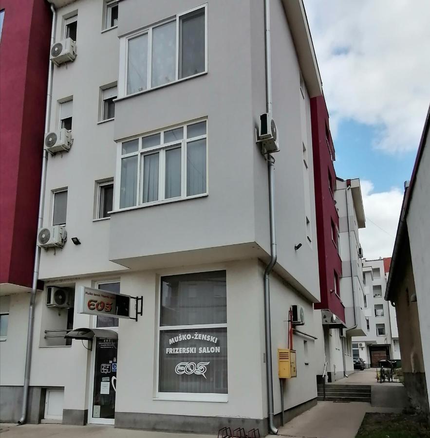 Apartman Mia スレムスカ・ミトロヴィツァ エクステリア 写真